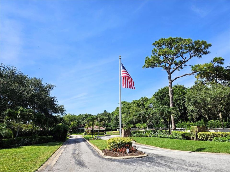 For Sale: $275,000 (2 beds, 2 baths, 1065 Square Feet)