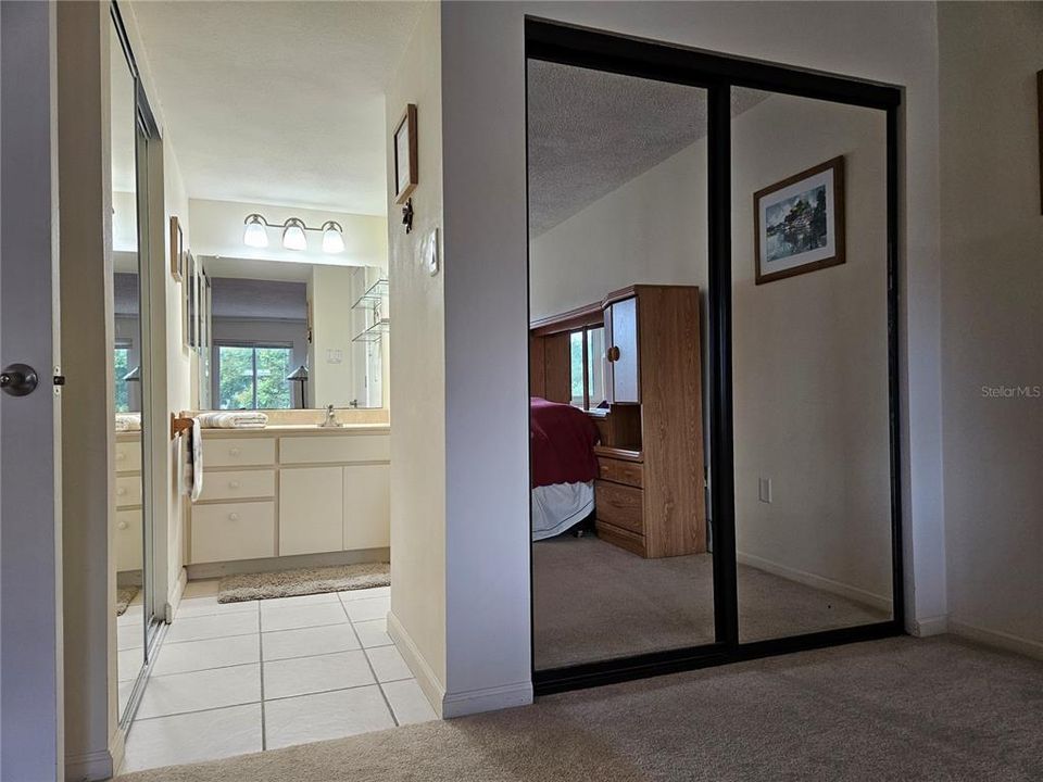 For Sale: $275,000 (2 beds, 2 baths, 1065 Square Feet)