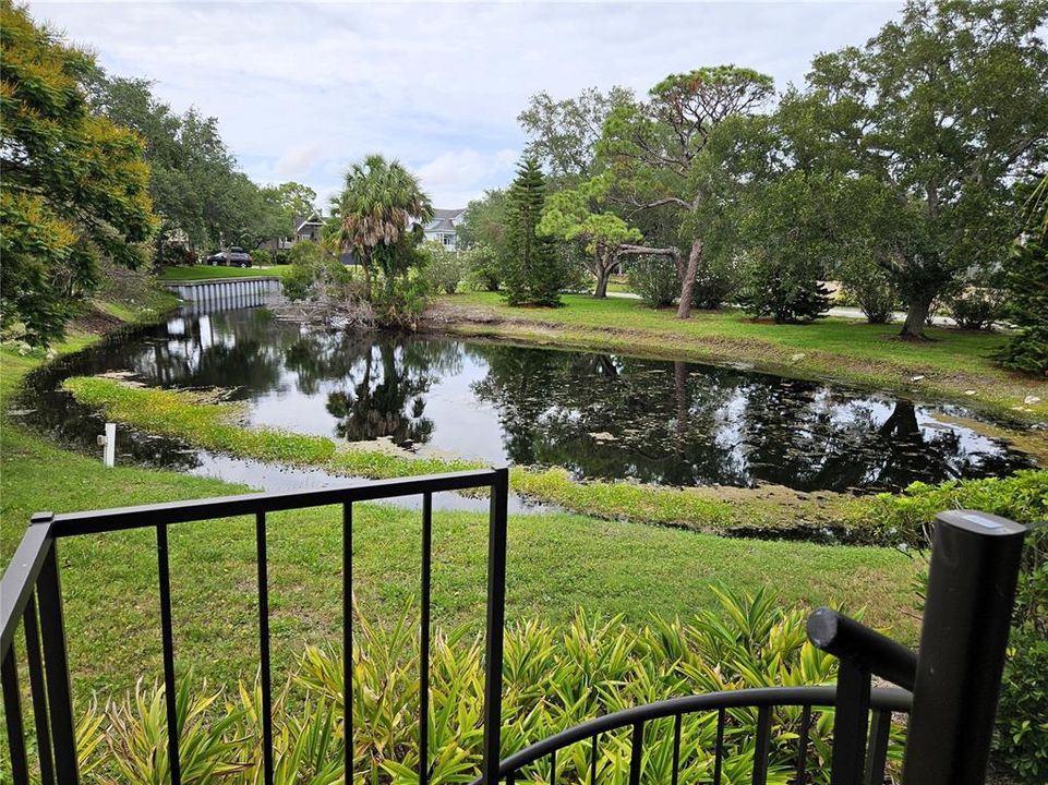 For Sale: $275,000 (2 beds, 2 baths, 1065 Square Feet)