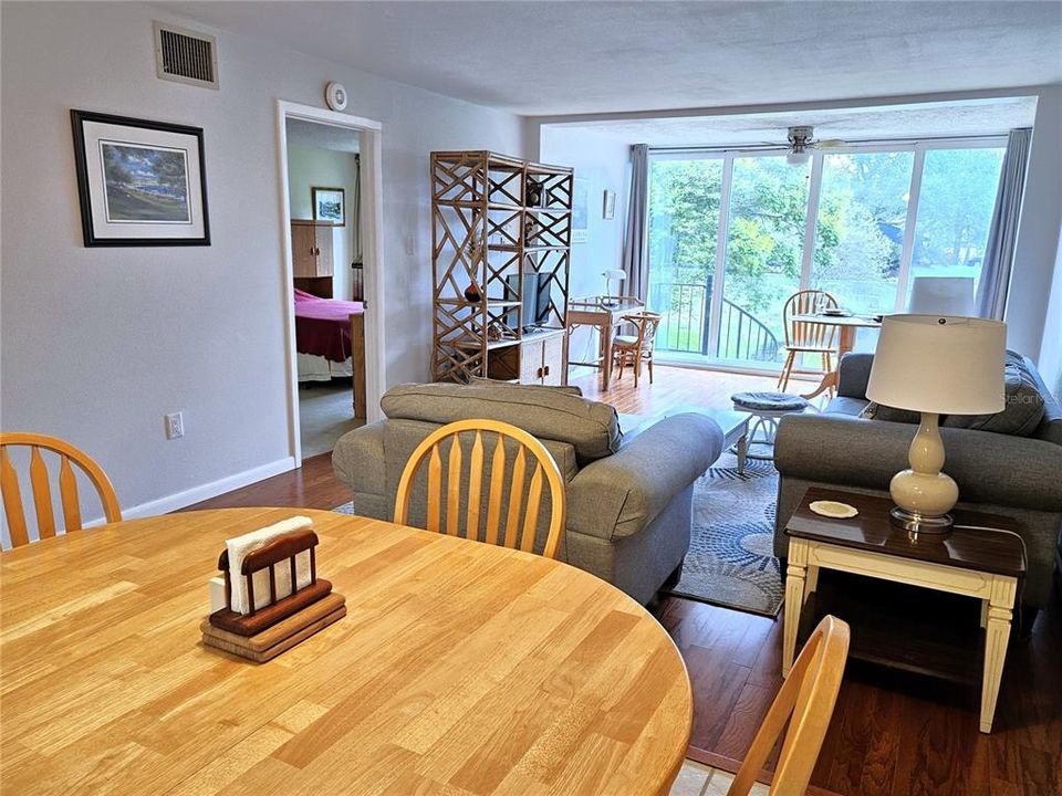 For Sale: $275,000 (2 beds, 2 baths, 1065 Square Feet)