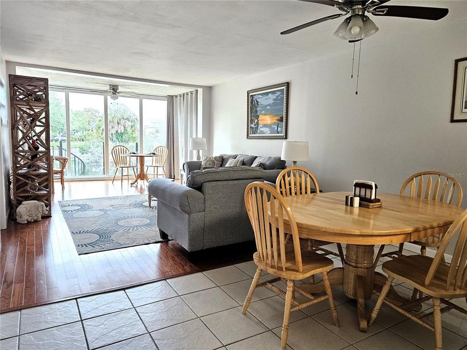 For Sale: $275,000 (2 beds, 2 baths, 1065 Square Feet)