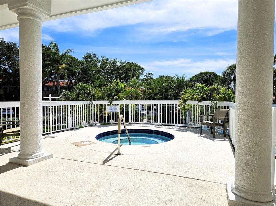 For Sale: $275,000 (2 beds, 2 baths, 1065 Square Feet)