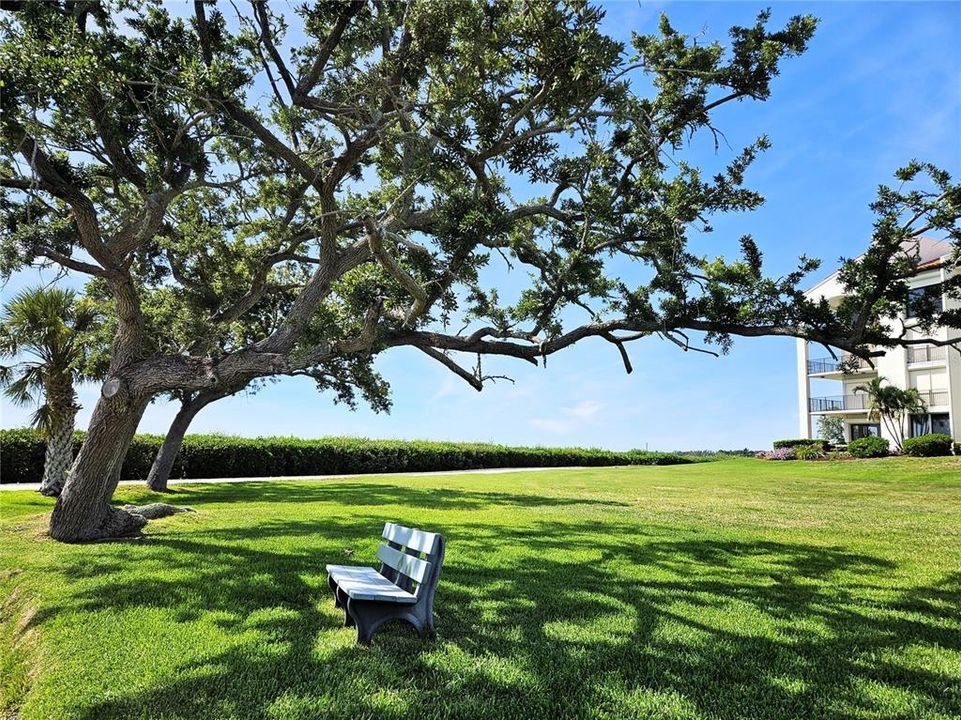 For Sale: $275,000 (2 beds, 2 baths, 1065 Square Feet)