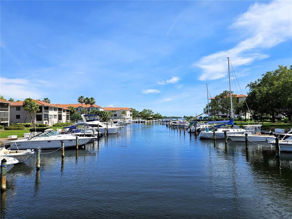 For Sale: $275,000 (2 beds, 2 baths, 1065 Square Feet)