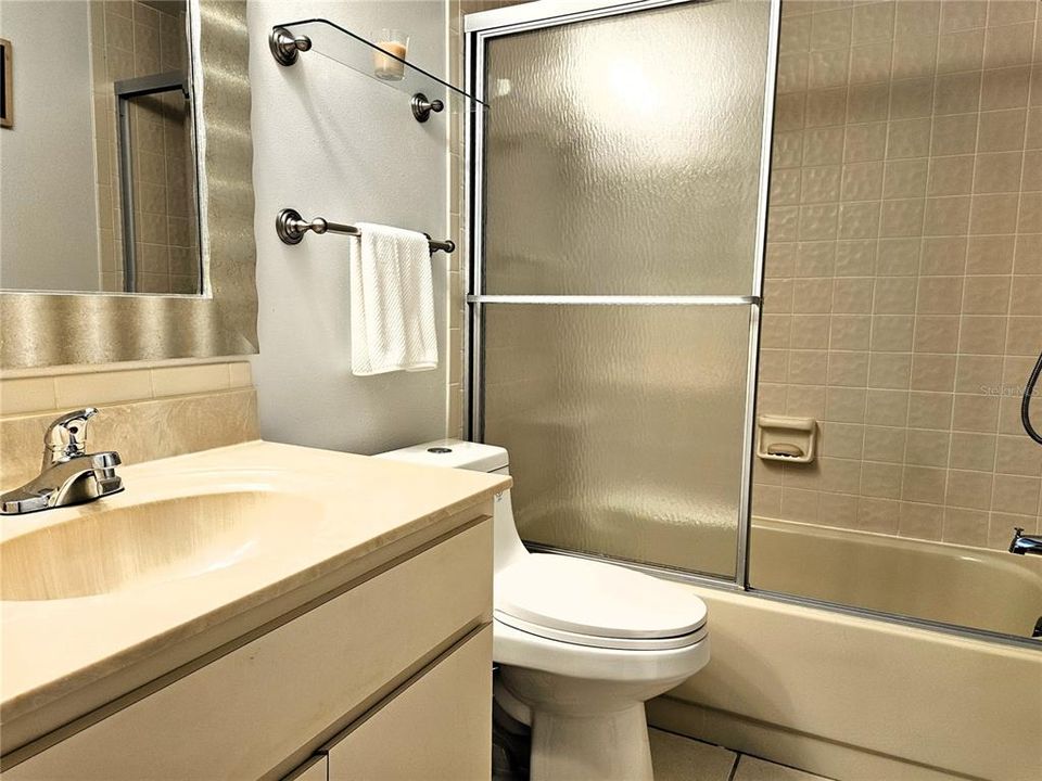 For Sale: $275,000 (2 beds, 2 baths, 1065 Square Feet)