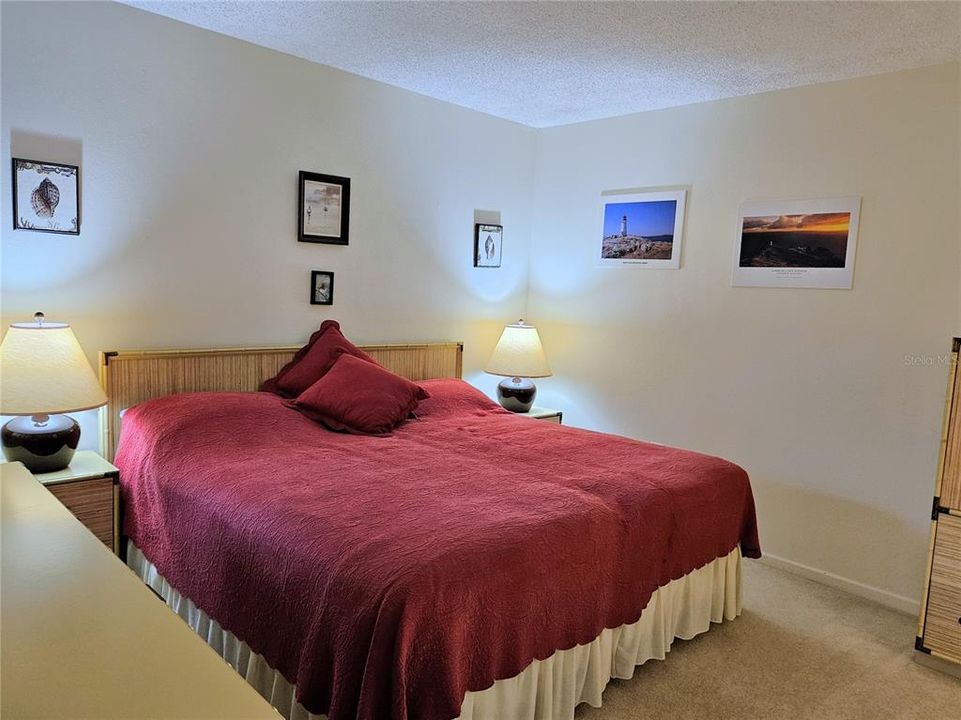 For Sale: $275,000 (2 beds, 2 baths, 1065 Square Feet)