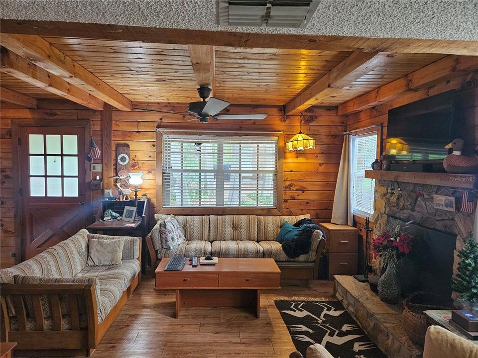 На продажу: $599,999 (3 спален, 2 ванн, 1408 Квадратных фут)