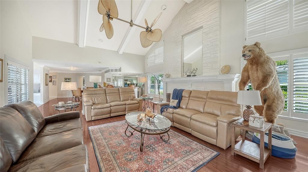 For Sale: $1,575,000 (4 beds, 3 baths, 4840 Square Feet)