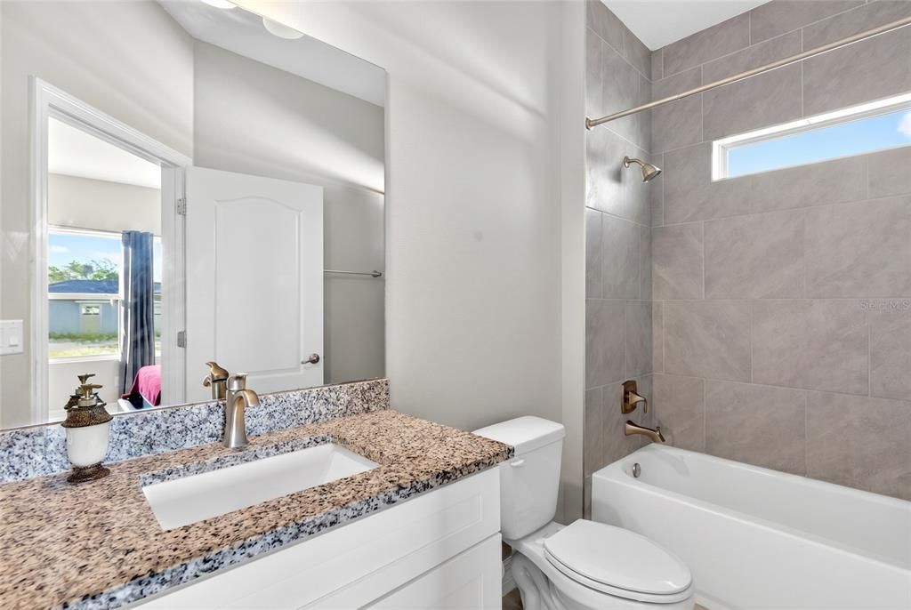 En Venta: $349,900 (4 camas, 3 baños, 1993 Pies cuadrados)