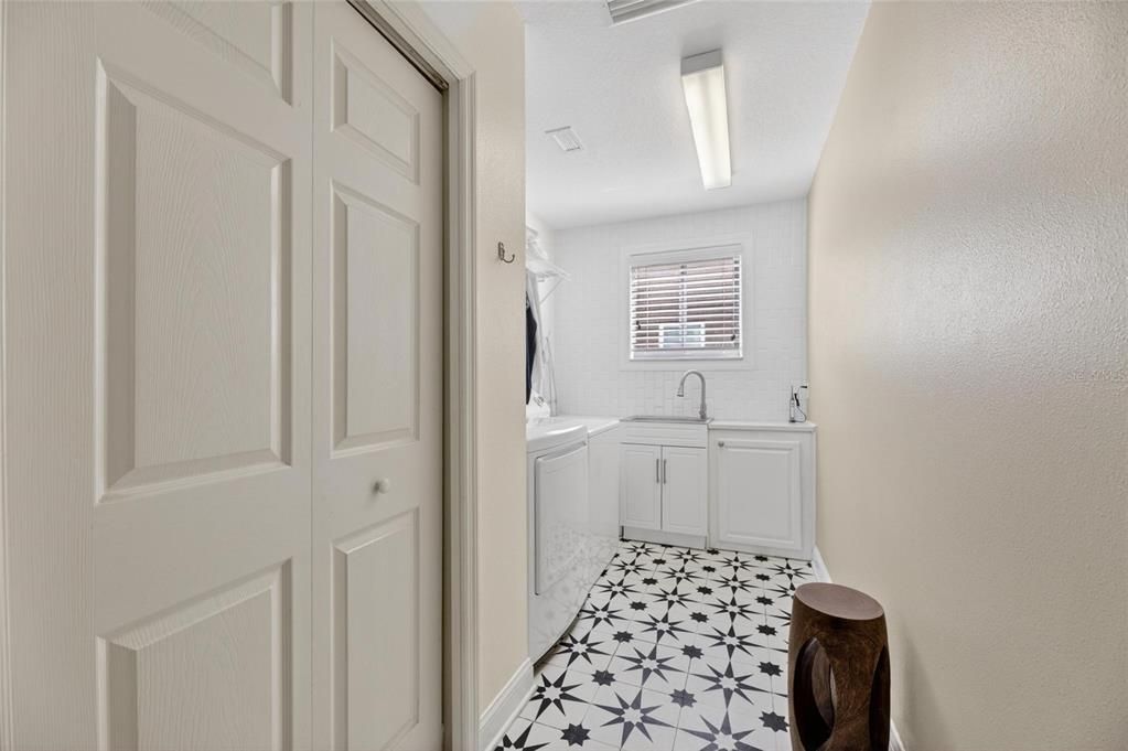 En Venta: $749,900 (5 camas, 4 baños, 3887 Pies cuadrados)