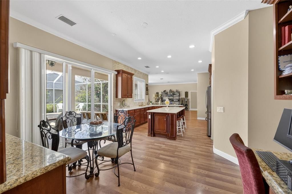 En Venta: $749,900 (5 camas, 4 baños, 3887 Pies cuadrados)