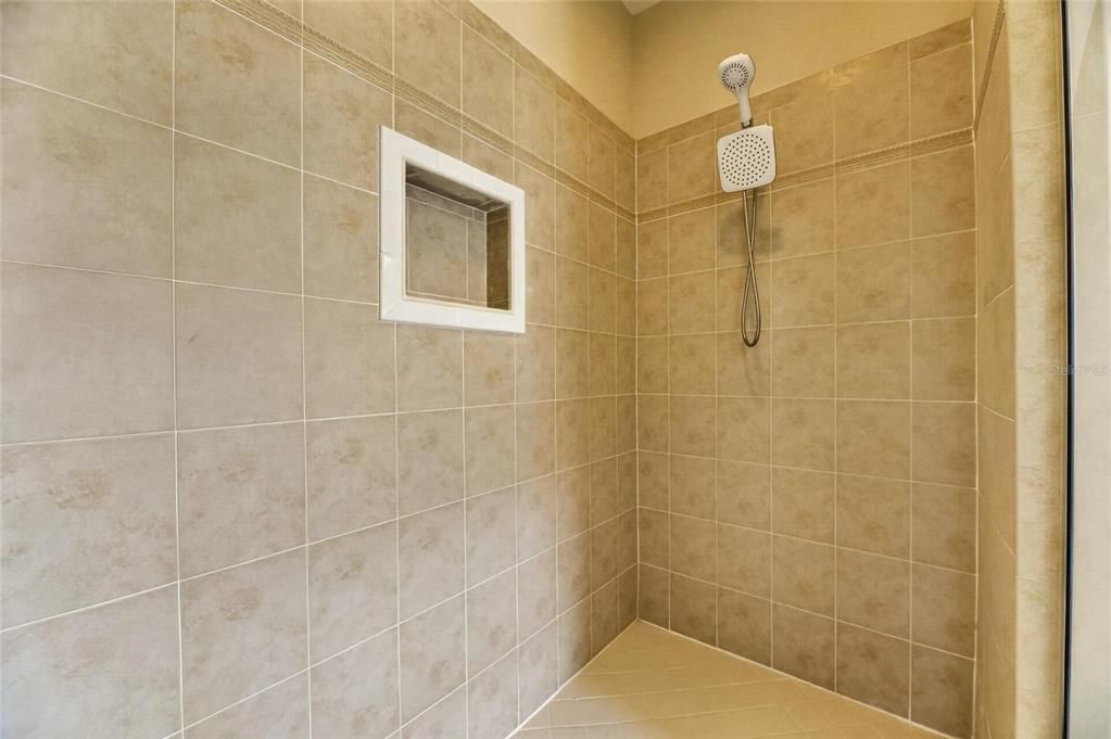 En Venta: $749,900 (5 camas, 4 baños, 3887 Pies cuadrados)