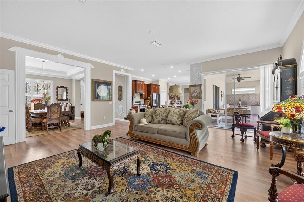 En Venta: $749,900 (5 camas, 4 baños, 3887 Pies cuadrados)