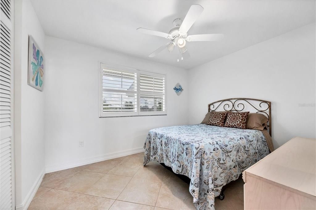 For Rent: $5,500 (2 beds, 2 baths, 882 Square Feet)