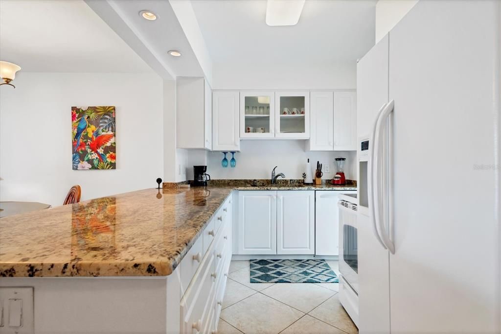 For Rent: $5,500 (2 beds, 2 baths, 882 Square Feet)