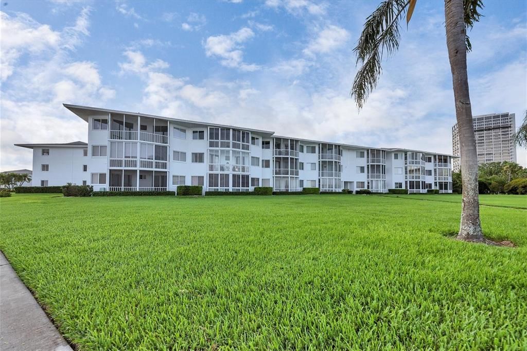 For Rent: $5,500 (2 beds, 2 baths, 882 Square Feet)
