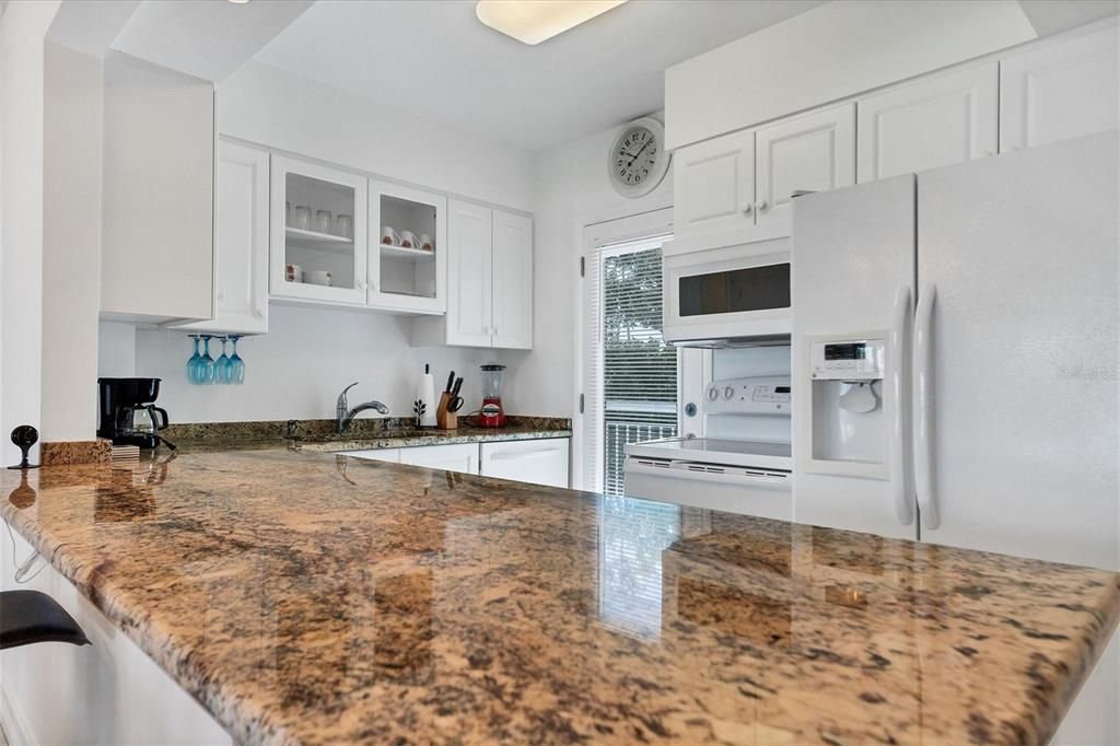 For Rent: $5,500 (2 beds, 2 baths, 882 Square Feet)