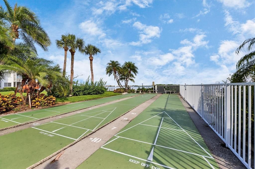 For Rent: $5,500 (2 beds, 2 baths, 882 Square Feet)