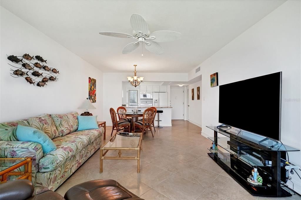 For Rent: $5,500 (2 beds, 2 baths, 882 Square Feet)