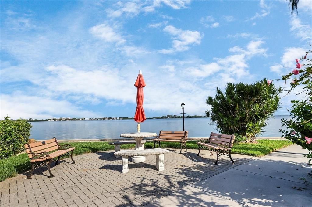 For Rent: $5,500 (2 beds, 2 baths, 882 Square Feet)