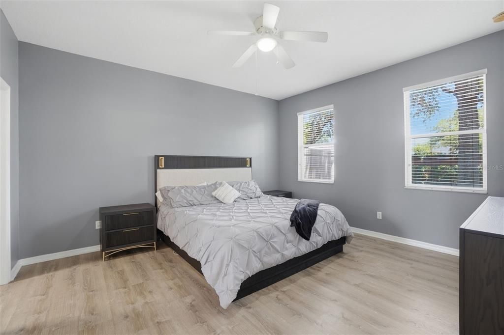 Под контрактом: $310,000 (3 спален, 2 ванн, 1404 Квадратных фут)