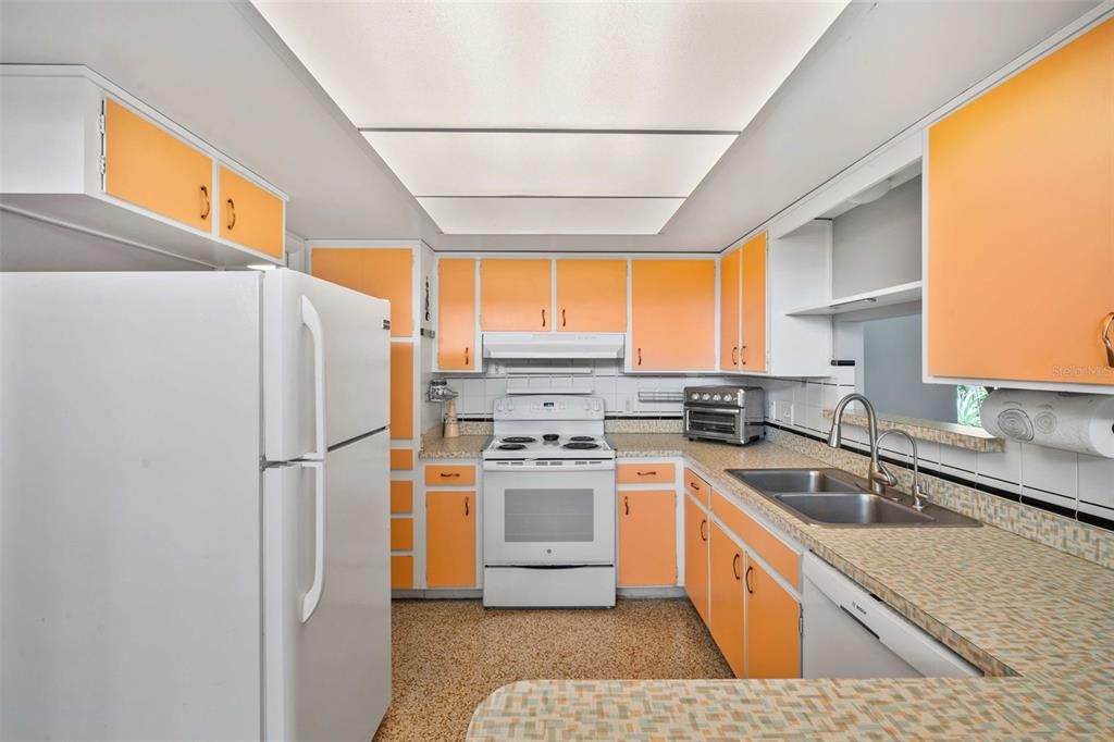 For Sale: $479,000 (4 beds, 3 baths, 1639 Square Feet)