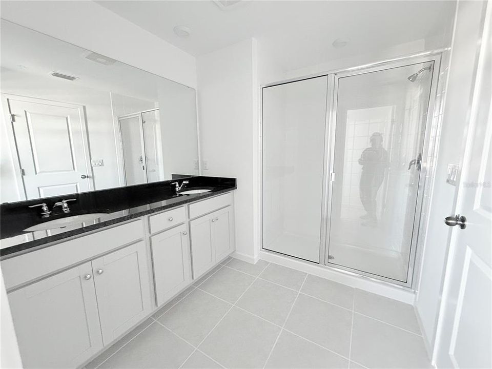 For Rent: $2,350 (4 beds, 2 baths, 1678 Square Feet)