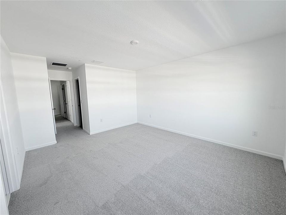For Rent: $2,350 (4 beds, 2 baths, 1678 Square Feet)