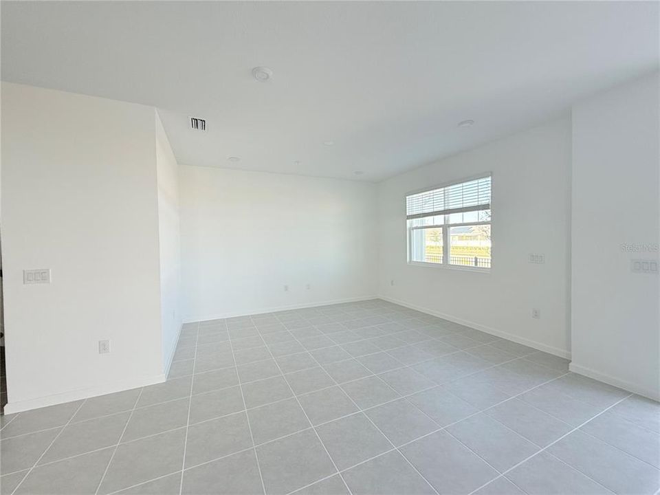 For Rent: $2,350 (4 beds, 2 baths, 1678 Square Feet)