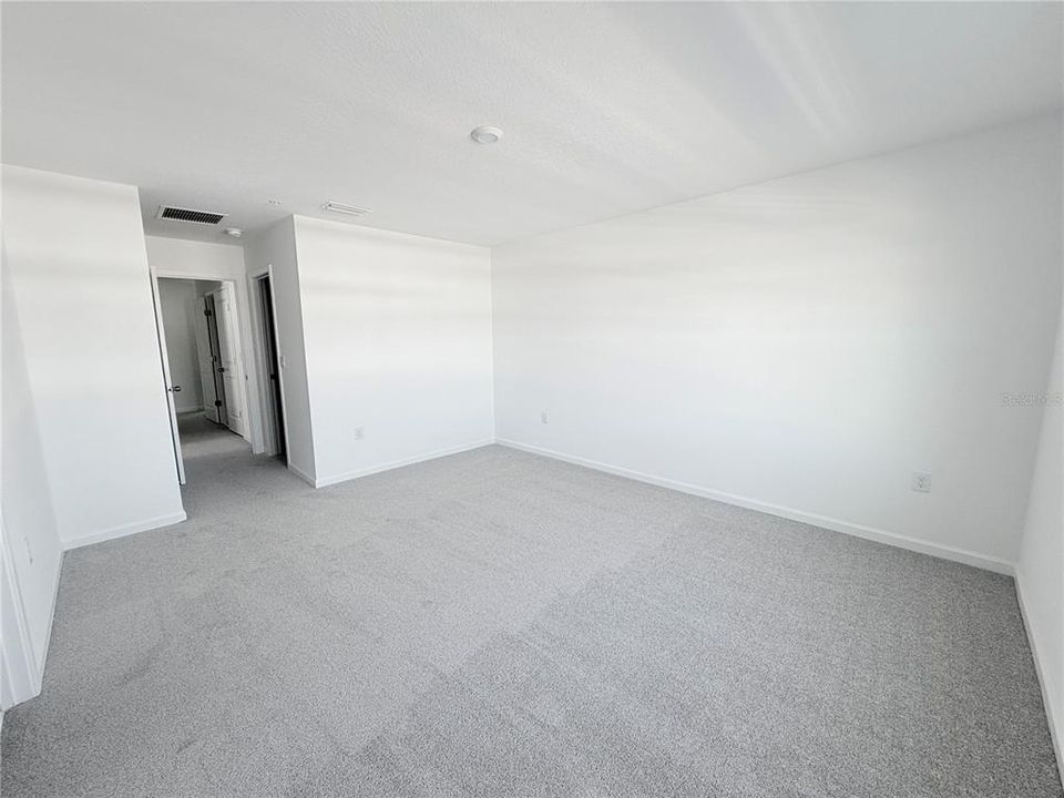 For Rent: $2,350 (4 beds, 2 baths, 1678 Square Feet)