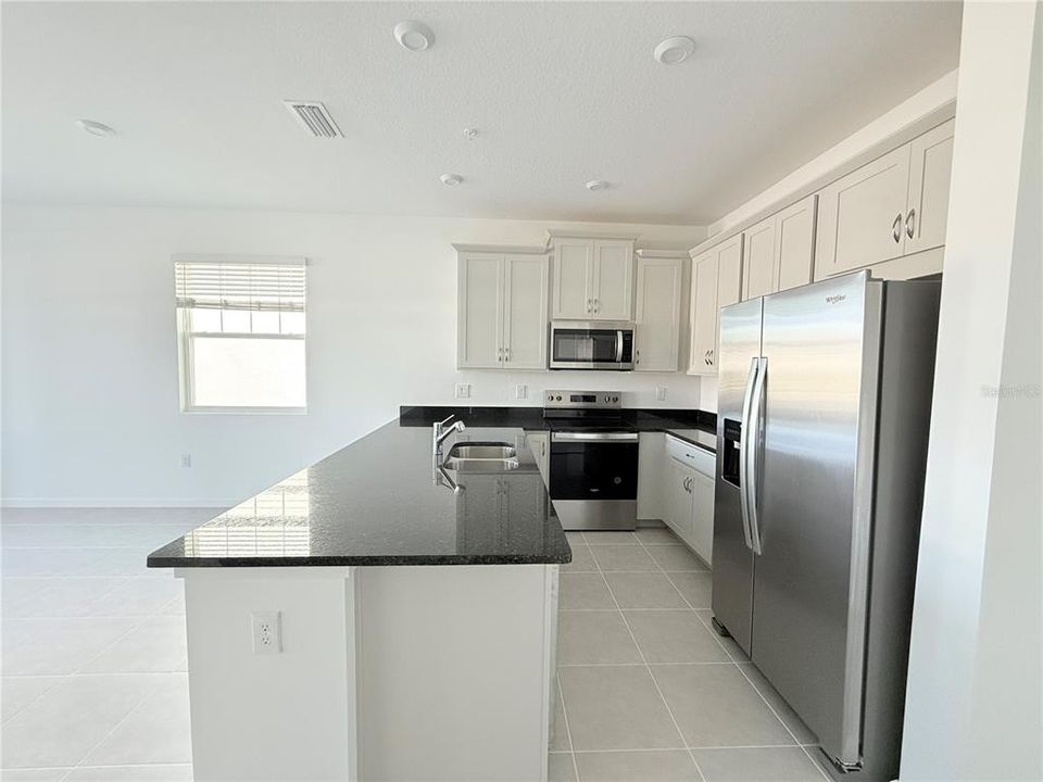 For Rent: $2,350 (4 beds, 2 baths, 1678 Square Feet)