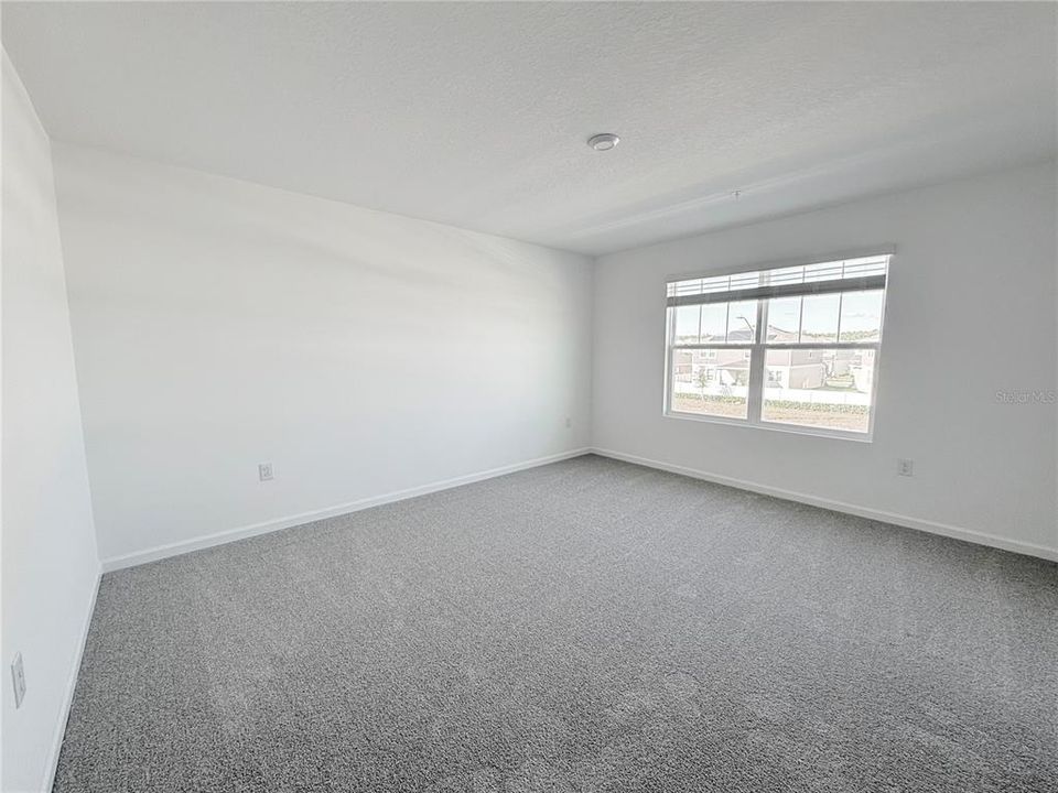 For Rent: $2,350 (4 beds, 2 baths, 1678 Square Feet)
