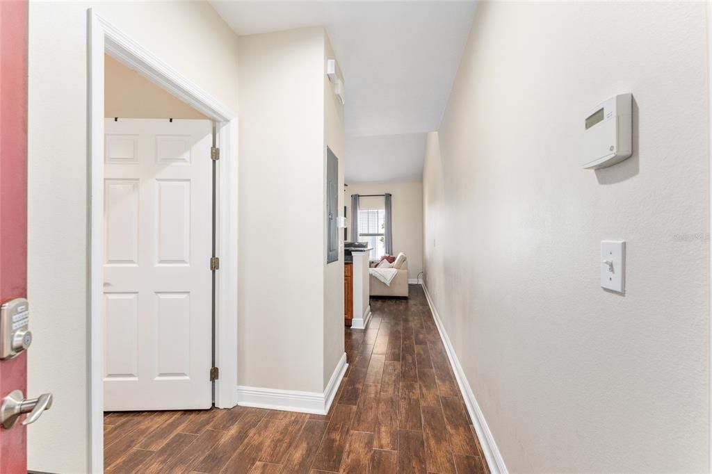 For Sale: $335,000 (2 beds, 2 baths, 920 Square Feet)