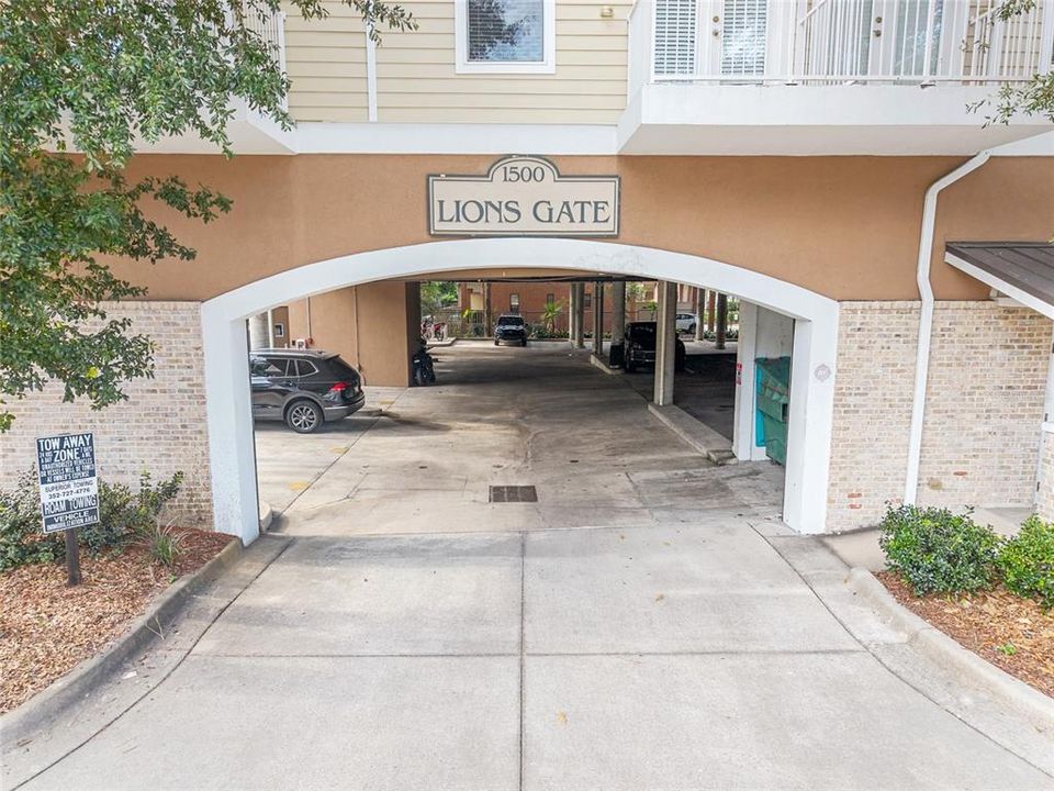 For Sale: $335,000 (2 beds, 2 baths, 920 Square Feet)