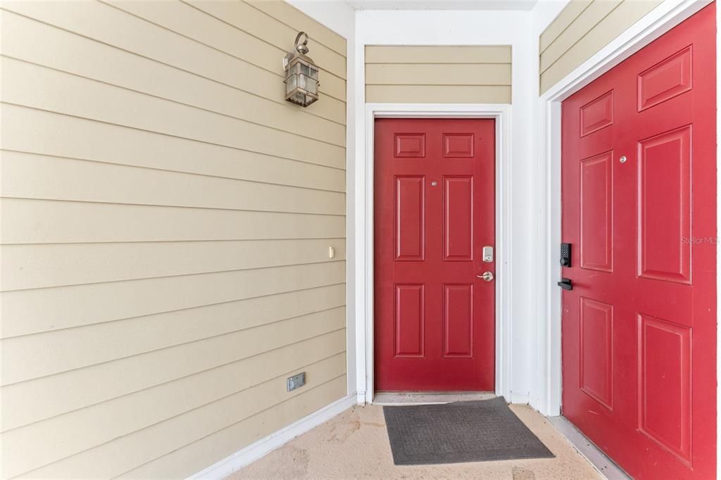 For Sale: $335,000 (2 beds, 2 baths, 920 Square Feet)