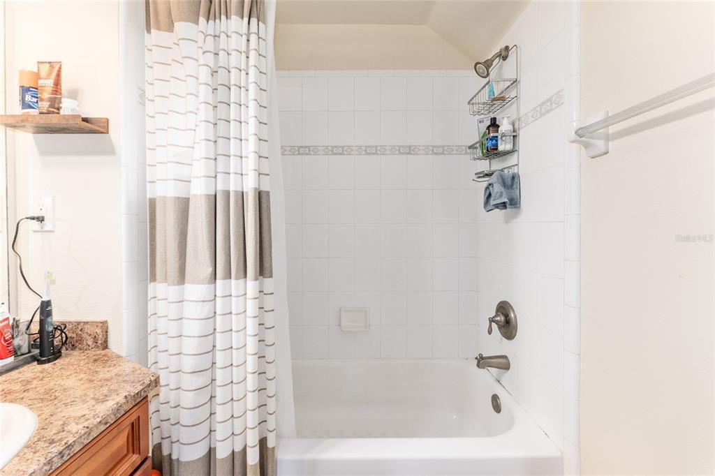 For Sale: $335,000 (2 beds, 2 baths, 920 Square Feet)