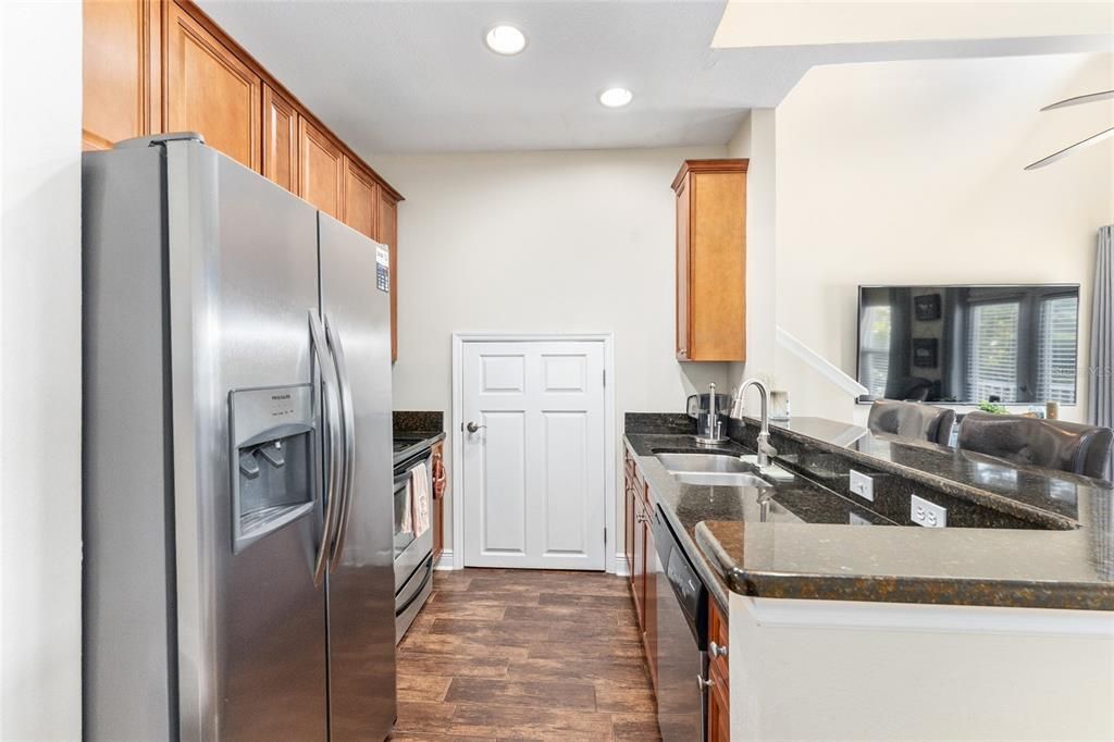 For Sale: $335,000 (2 beds, 2 baths, 920 Square Feet)