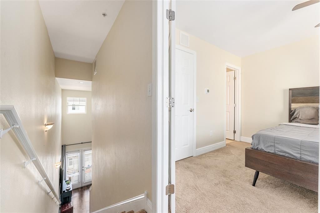 For Sale: $335,000 (2 beds, 2 baths, 920 Square Feet)