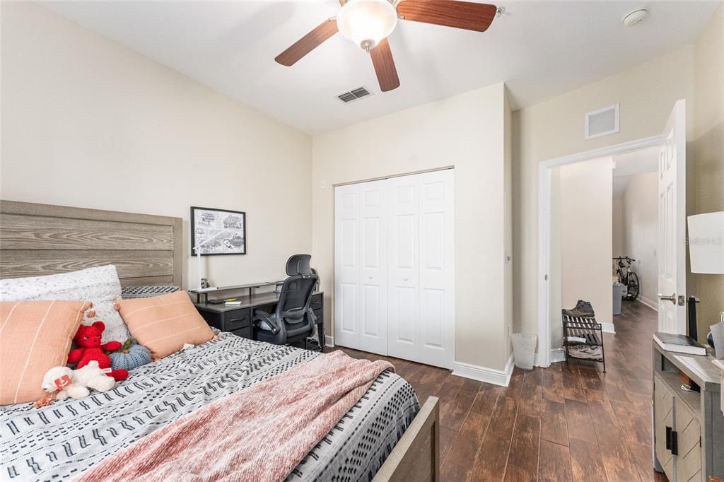 For Sale: $335,000 (2 beds, 2 baths, 920 Square Feet)