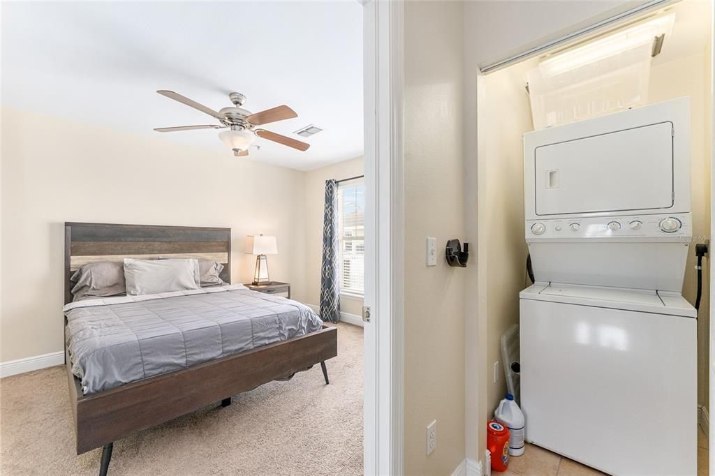 For Sale: $335,000 (2 beds, 2 baths, 920 Square Feet)