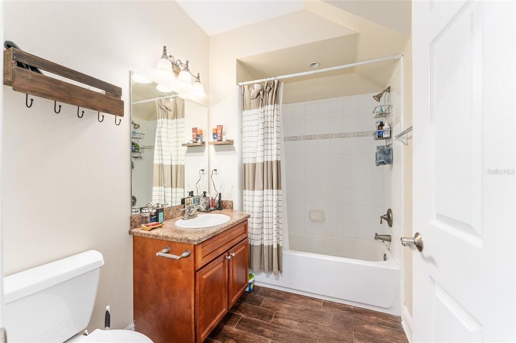 For Sale: $335,000 (2 beds, 2 baths, 920 Square Feet)