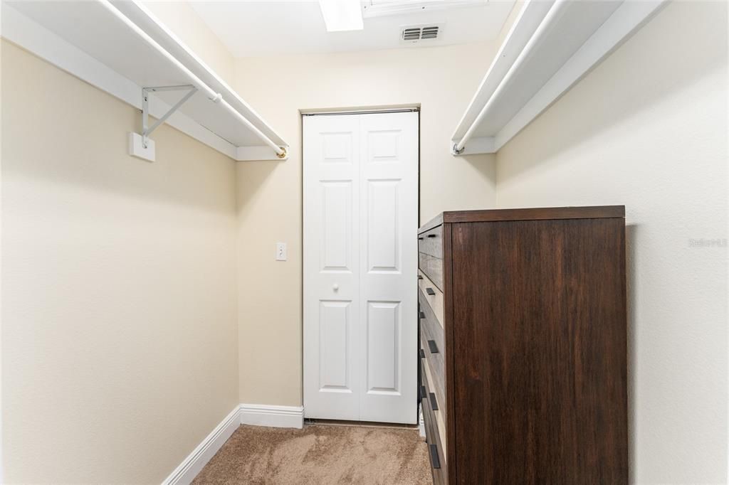 For Sale: $335,000 (2 beds, 2 baths, 920 Square Feet)