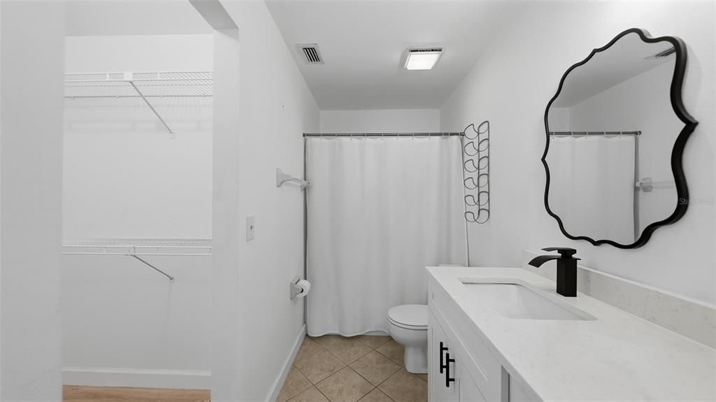 For Sale: $197,700 (2 beds, 2 baths, 1076 Square Feet)