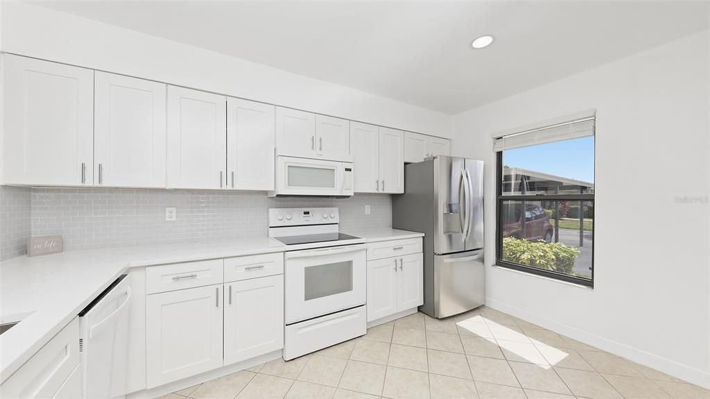 For Sale: $197,700 (2 beds, 2 baths, 1076 Square Feet)