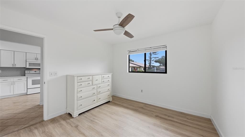 For Sale: $197,700 (2 beds, 2 baths, 1076 Square Feet)