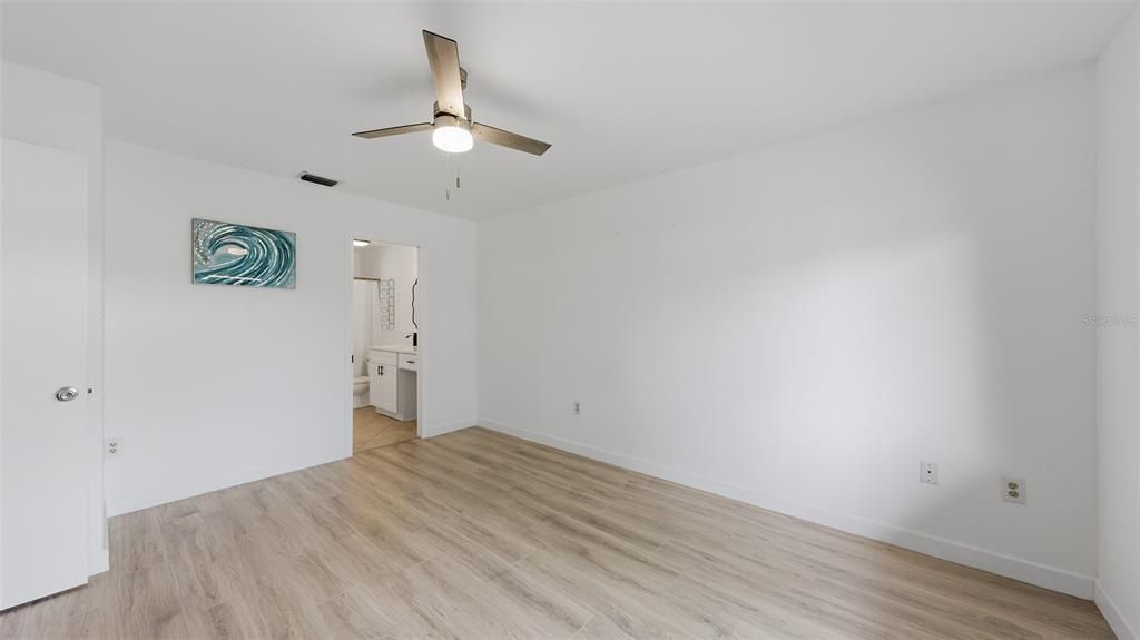 For Sale: $197,700 (2 beds, 2 baths, 1076 Square Feet)