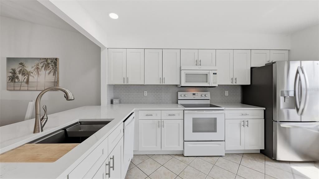 For Sale: $197,700 (2 beds, 2 baths, 1076 Square Feet)