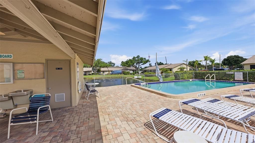 For Sale: $197,700 (2 beds, 2 baths, 1076 Square Feet)