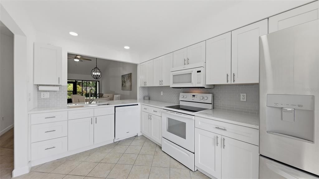 For Sale: $197,700 (2 beds, 2 baths, 1076 Square Feet)