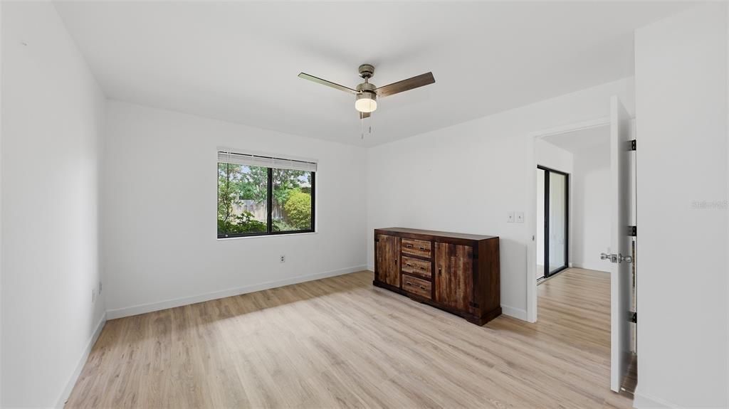 For Sale: $197,700 (2 beds, 2 baths, 1076 Square Feet)